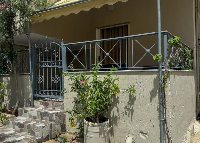 Cozy By The Portside - *